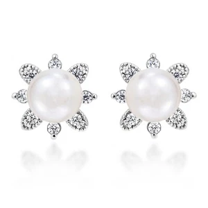 Pendientes de tachuelas de plata esterlina de circonio cúbico y perla blanca brillante Sunburst - Imagen 1 de 5
