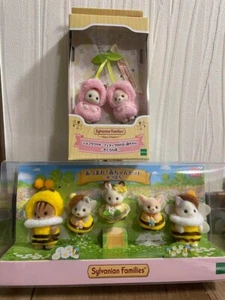 Sylvanian Families Baby Set Honey Bee Calico Critters & Cherry Baby Keychain - Picture 1 of 5