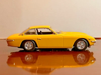Fantastic Minichamps 1968 Lamborghini Islero Diecast Model Car 1:43 - Image 1 of 4