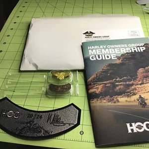⭐NUOVO" 2024 HARLEY DAVIDSON OWNERS GROUP HOG ROCKER GILET GIACCA WIILIE G PIN - Foto 1 di 11