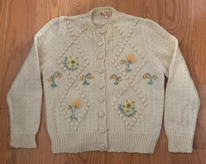 Vintage Pure Wool Hand Knit Cottagecore Cardigan Sweater Crewel Floral M - Picture 1 of 11