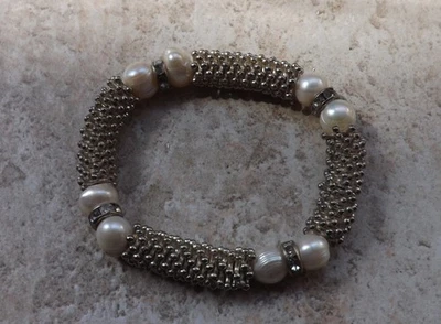 Tolles versilbertes dehnbares Armband auf Gummi mit 8 Perlen 22 cm,  30,49 g - Bild 1 von 4