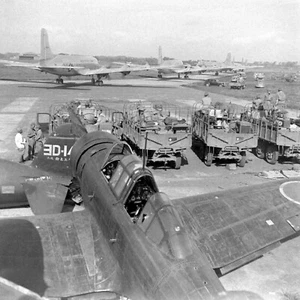 WW2 WWII Photo World War Two / Japanese Aircraft on Airfield in Japan 1945 - Picture 1 of 1