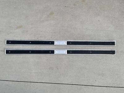 Lincoln Mark V 1977 1978 1979 OEM puerta estribo placa moldura - par Foto 1 de 4