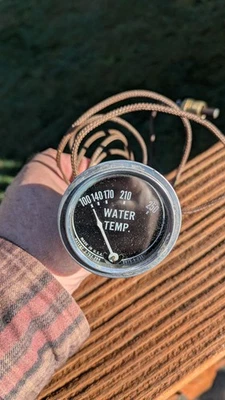 VINTAGE 1960's STEWART WARNER ? WATER TEMPERATURE GAUGE 2 1/16" - WORKS GOOD - Image 1 of 4