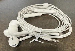 2X Wired Headphones with 3.5mm Plug Built-in Microphone & Volume Control #896 - Picture 1 of 6