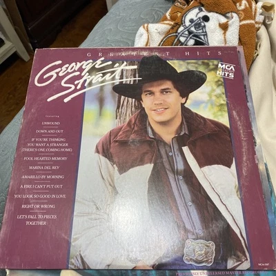 George Strait Greatest Hits Vinyl LP (1985) VG+ - Image 1 of 4
