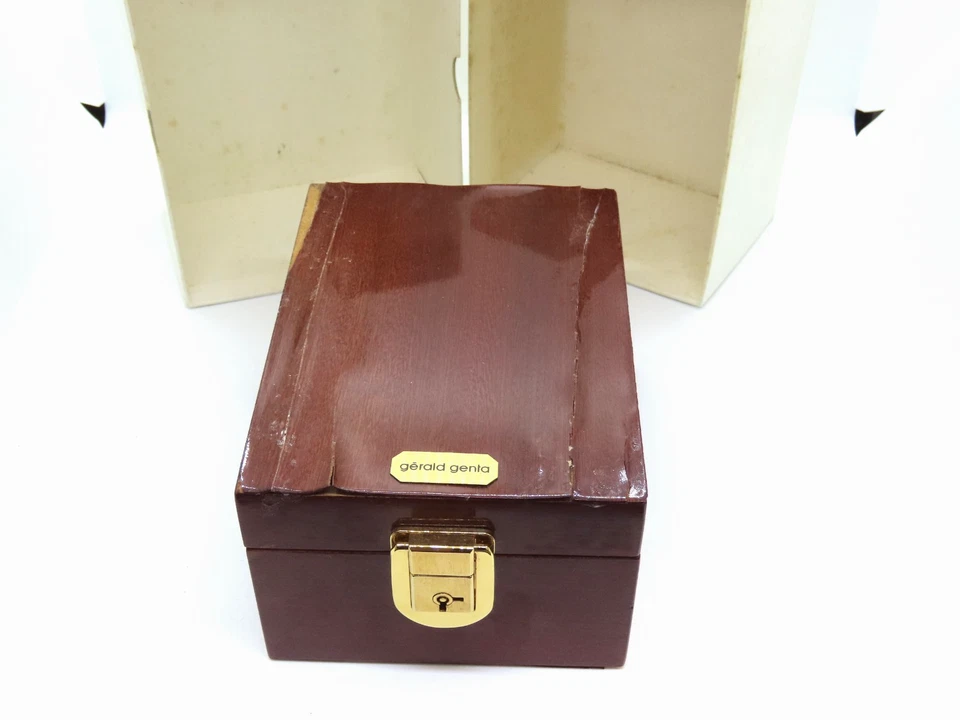 Gerald Genta Vintage Watch Box wooden Box with key - Image 1 of 4