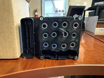 68295368AC | Módulo de freno antibloqueo ABS Mopar original 2014-2021 RAM 1500 Foto 1 de 3