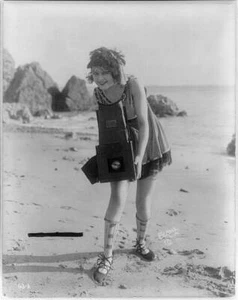 8" x 10" Photo 1919 Myrtle Lind. A Young Woman Posed with a Graflex Camera - Picture 1 of 1