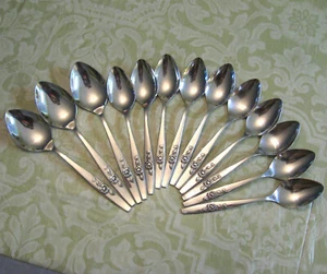 Lotto di 13 cucchiaini da tè e zuppa Oneida Rogers OUR ROSE inox - Foto 1 di 4