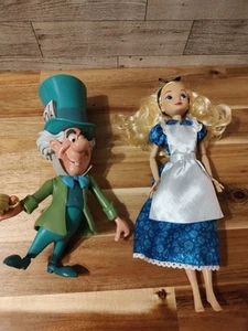 Figura Sombrerero Loco Alicia en el País de las Maravillas/Muñeca Alicia Tienda Disney Fiesta del Té - Imagen 1 de 15