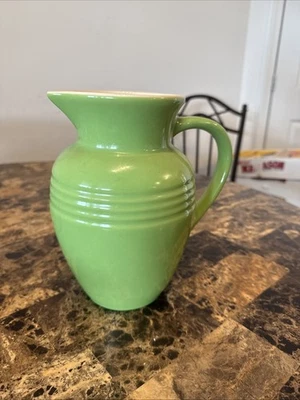 Grande LE CREUSET Hinojo Verde Gres 9" Jarra Cerámica Para Servir 2 QT  Foto 1 de 4