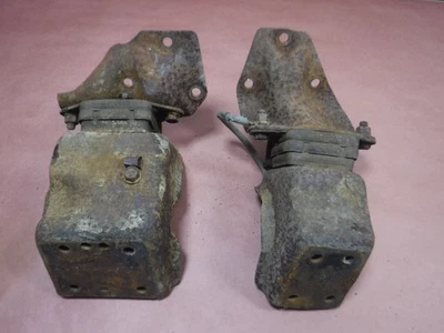 Jeep Cj5 Cj7 76-86 4.2 6 Cyl Driver Side Motor Engine Mount Factory OEM - Image 1 of 4