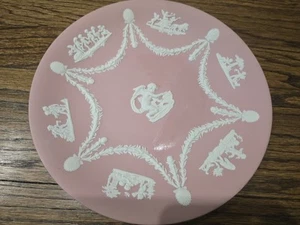 Wedgwood Pink Jasperware Cake Plate Cupid Sharpening His Arrows - Picture 1 of 4