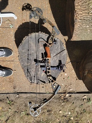 Mathews Solocam LX Right-Handed 29" / 60 DW + Soft Camo Case - Image 1 of 4