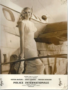 ANITA EKBERG - POLICE INTERNATIONALE - J.GILLING - 23 x 29 cm - Circa 1957 - Foto 1 di 1