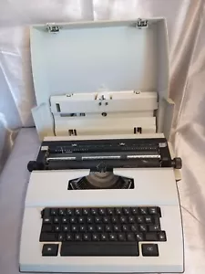 ERIKA Robotron S2020 Vintage Electric Typewriter GDR Inc Integrated Case - Works - Picture 1 of 6