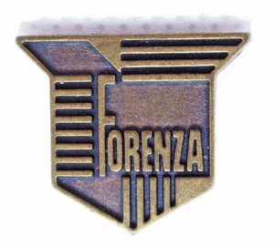 Distintivo bavero auto design strisce logo scudo spilla Suzuki Forenza vintage - Foto 1 di 6