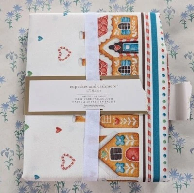 Toalha de Mesa Cupcakes e Cashmere Natal Pão de Gengibre Casa NOVO 60 x 102 Oblongo - Imagem 1 de 4