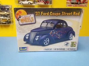 REVELL '37 FORD COUPE STREET ROD CALIFORNIA FELGEN "NEU"   - Bild 1 von 4