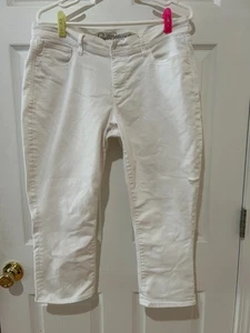 Old Navy Damen Sweet Heart hellweiß Distressed Denim Caprihose Gr. 12 - Bild 1 von 11