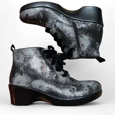 Botas de Combate Alegria Negras y Plateadas Rosas Metálicas Talla 38 EE. UU. 8 Elegante Comodidad Foto 1 de 4