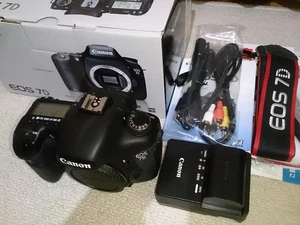 Canon EOS 7D DSLR Camera Body with Charger, Battery, Box - Excellent Condition - Picture 1 of 11