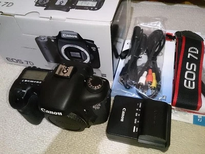 Canon EOS 7D DSLR Camera Body with Charger, Battery, Box - Excellent Condition - Image 1 of 4