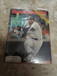 Sports Illus. May 2, 1977 New York Yankees Reggie Jackson, FREE Priority Mail - Picture 1 of 3