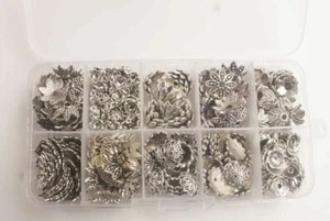 Una caja de tapas de cuentas de metal plateado envejecido para hacer joyas - Imagen 1 de 10