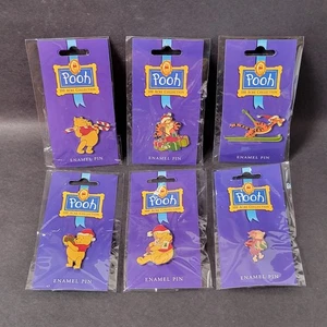 Vintage 6 Disney Pins Winnie the Pooh 100 Acre Sammlung Weihnachten Serie Emaille PA - Bild 1 von 8