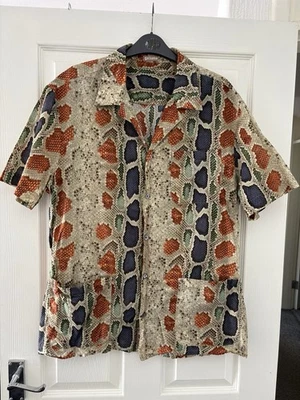 Camisa Galliano Hombre Piel Serpiente Estampado Manga Corta Cuello Cubano 50 Grande L Foto 1 de 4