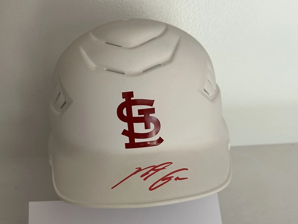 Casco de bateo firmado por Nolan Arenado Foto 1 de 1
