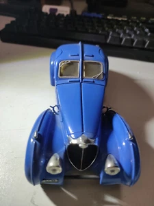 Burago Bugatti Atlantic del 1936 in scala 1/24 - Foto 1 di 7