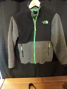 The North Face ’95 Retro Denali Youth/Kids/Boys Medium Black/Grey/Green TNF - Picture 1 of 3