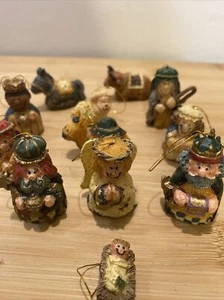 Juego de 12 Adornos de Belén Miniatura Decoración de Árbol de Navidad Itty Bitty De Colección - Imagen 1 de 9