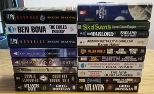 Mixed Lot Lot 18 Vintage Science Fiction PB Books 1990s & 2000s Norton Bova Gear - Foto 1 di 15
