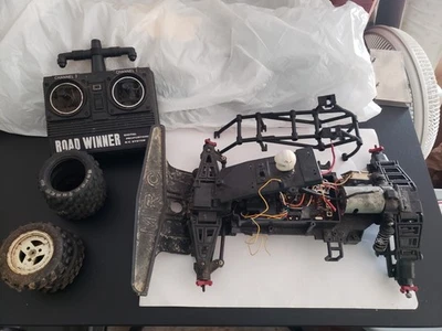 Coche y transmisor de radiocontrol MRC Road Winner escala 1/10 4x4 no funciona reparación ni repuestos Foto 1 de 4