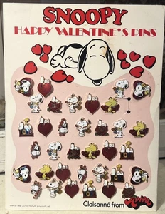 35 Vintage United Features Syndicate Emaille Snoopy Woodstock Love Pins Deadstock - Bild 1 von 11