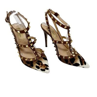 Bombas Valentino Garavani Rockstud cabelo de panturrilha leopardo tiras marrom ouro 37 - Imagem 1 de 4