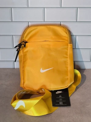 Nuevo con etiquetas Bolso de Hombro Bandolera Nike Dorado Mini Ajustable 5x7 Foto 1 de 4