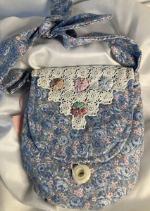 Vintage handgefertigte gefütterte Handtasche mit handgefertigten Deckchen & YoYo’s Dekoration außen neu - Bild 1 von 11