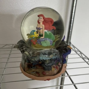 Vintage Disney Ariel La Sirenetta Sotto il Mare Musicale Snowglobe Onda anni 90 - Foto 1 di 10