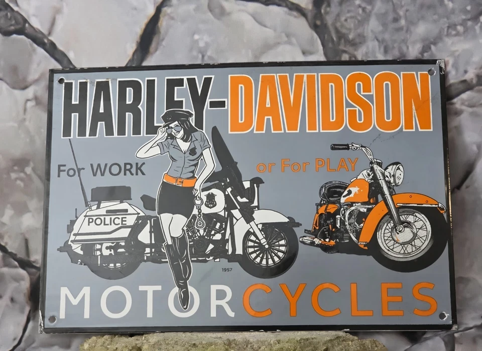 Letrero de porcelana Harley Davidson 1957 vintage 15 x 10 motocicleta para trabajar o jugar  Foto 1 de 4