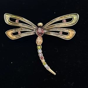 Broche Libélula Monet Vintage Cristales Arco Iris Colorido Tono Dorado Prendedor Firmado - Imagen 1 de 7