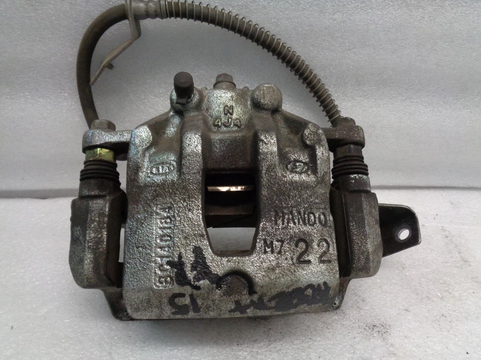 Pinza de freno delantera derecha del lado del pasajero Hyundai Accent 2012-2017 OEM DK812424 Foto 1 de 4