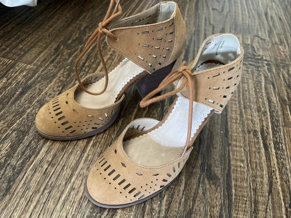 Zapatos de tacón de cuña de gamuza/cuero tostado restringido de 3,5" con detalle frontal de corbata 5,5 M Foto 1 de 4