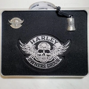 Harley-Davidson H.O.G. Welcome Kit Patch Pin Glocke Totenkopf mit Flügeln Besitzergruppe - Bild 1 von 8