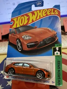 Hot Wheels Porsche Panamera Turbo S E-Hybrid Sport Turismo #38 Green Speed 2/10 - Picture 1 of 7